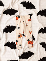 Load image into Gallery viewer, Spooky Magic Leggings
